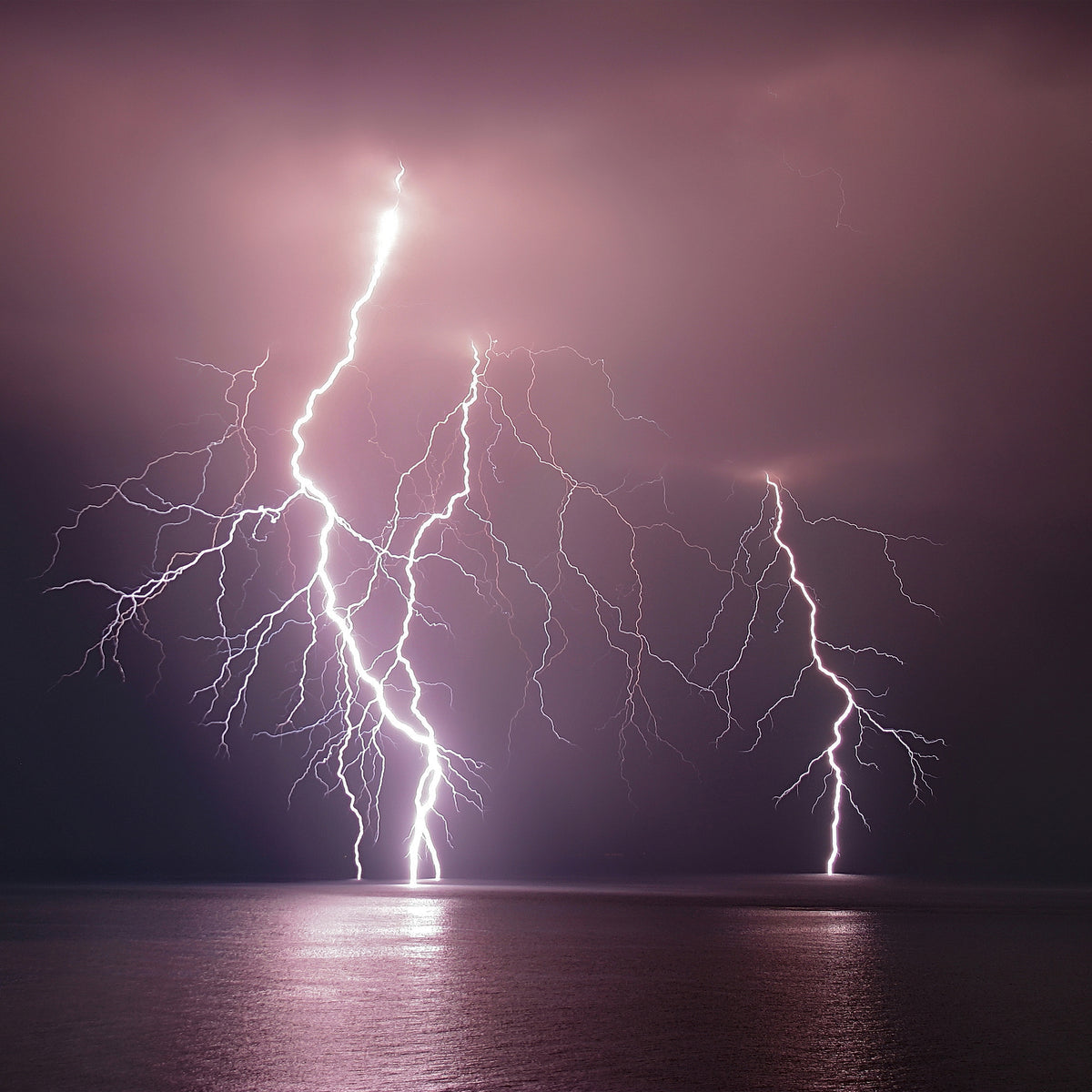 4-piece-canvas-print-thunderbolt-over-the-sea