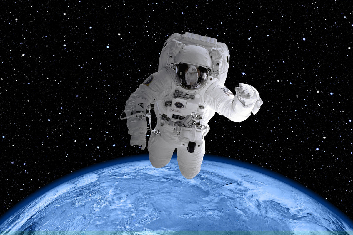 modern-3-piece-aluminium-print-in-the-spacesuit
