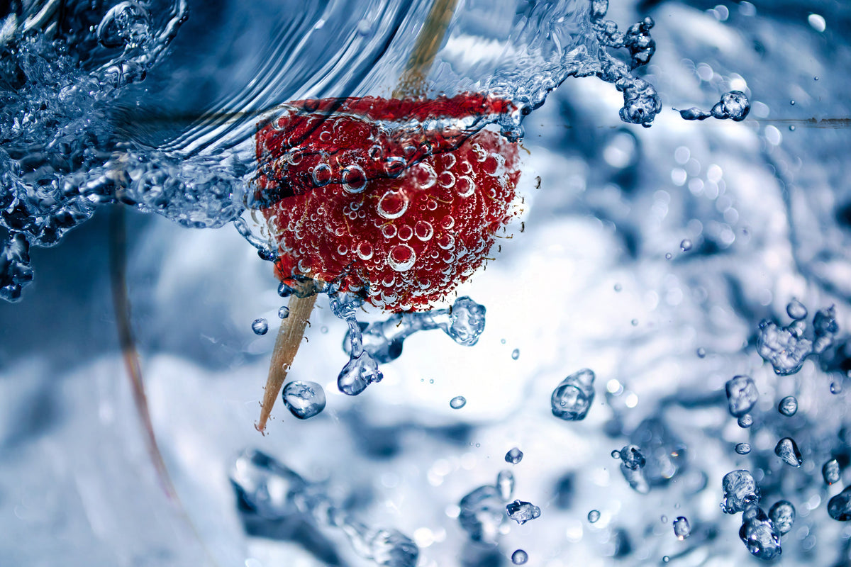 modern-3-piece-aluminium-print-raspberry-in-the-water