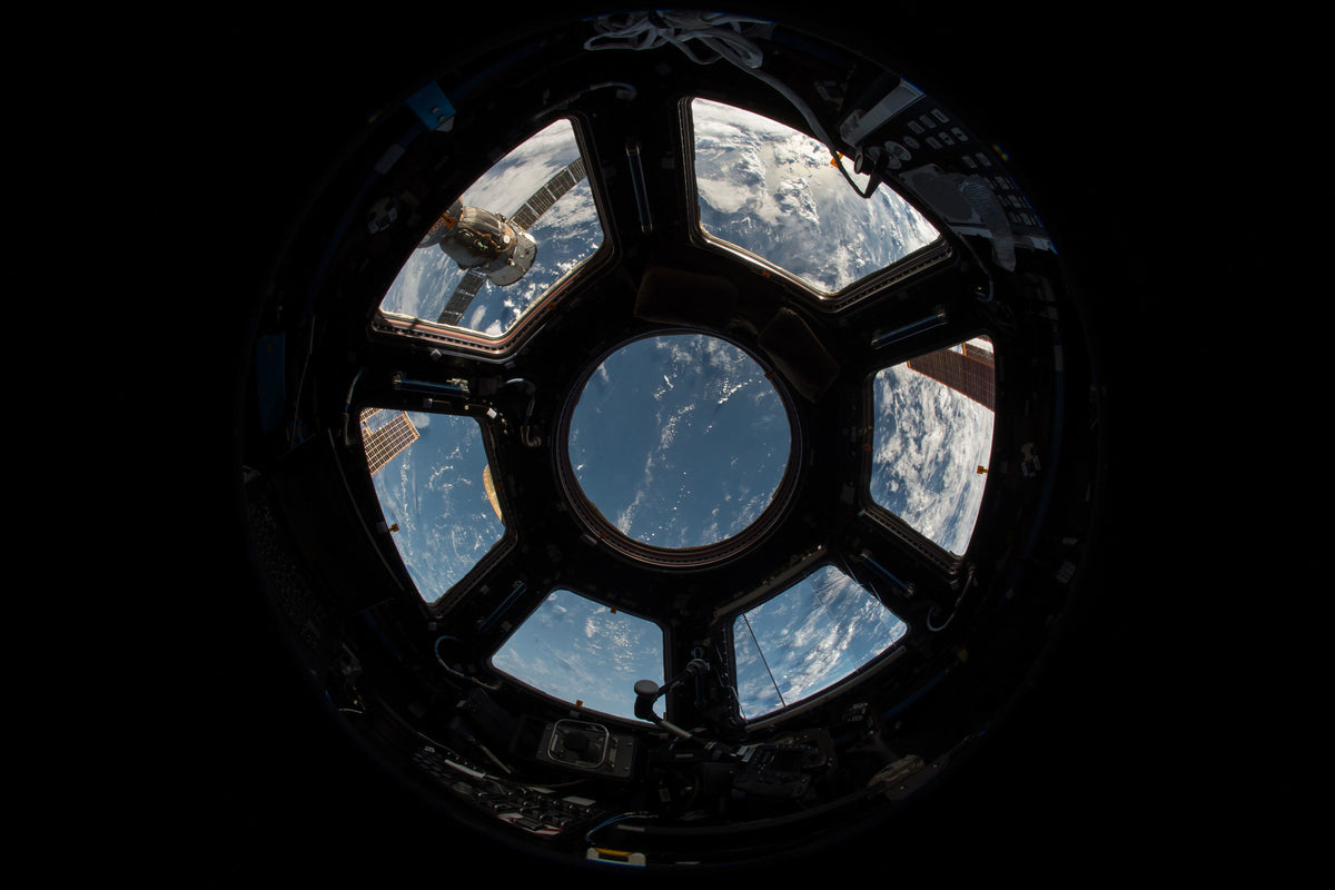 3-piece-canvas-print-a-look-from-the-iss