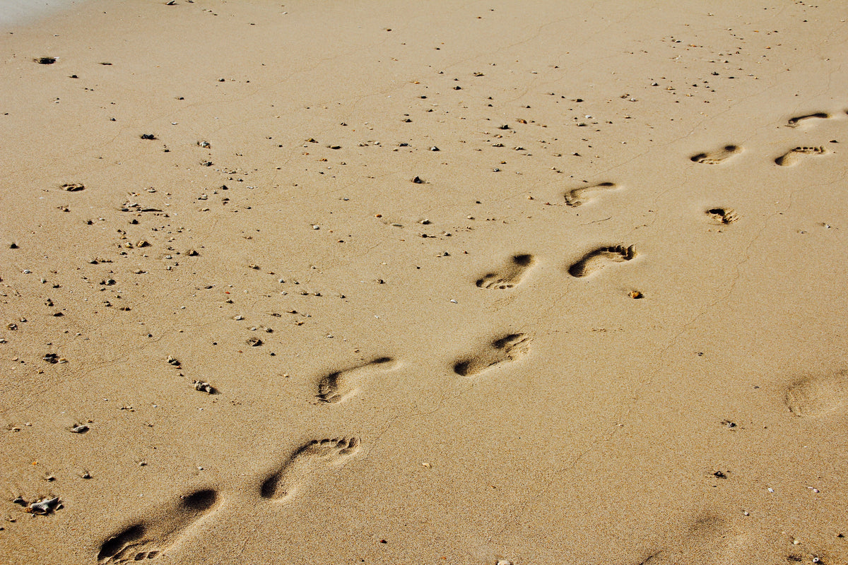 acrylic-print-footprints-in-the-sand