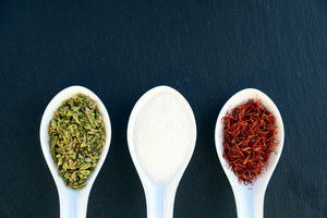 3-piece-canvas-print-italian-spices-in-the-spoon