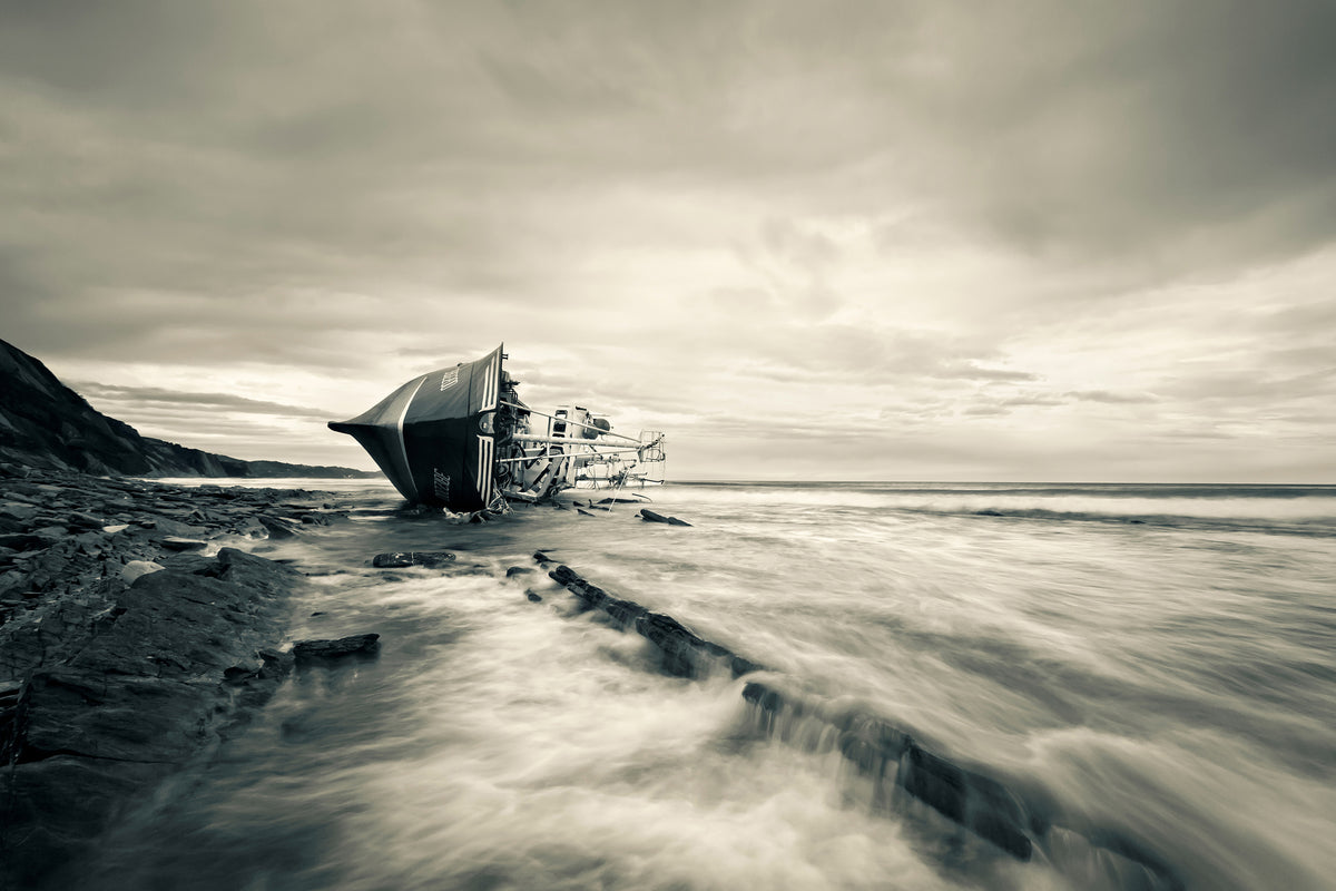 canvas-print-defeated-by-the-sea