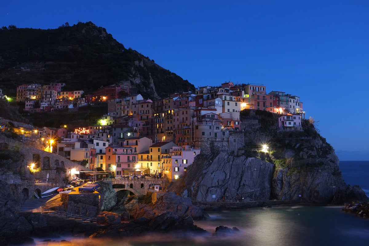 framedcanvas-print-at-night-in-cinque